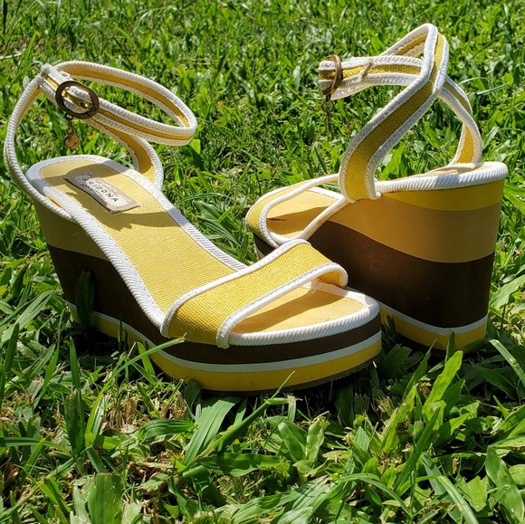 Beautiful Yellow Wedge Heels by Arizona Jean Co. - Picture 3 of 5